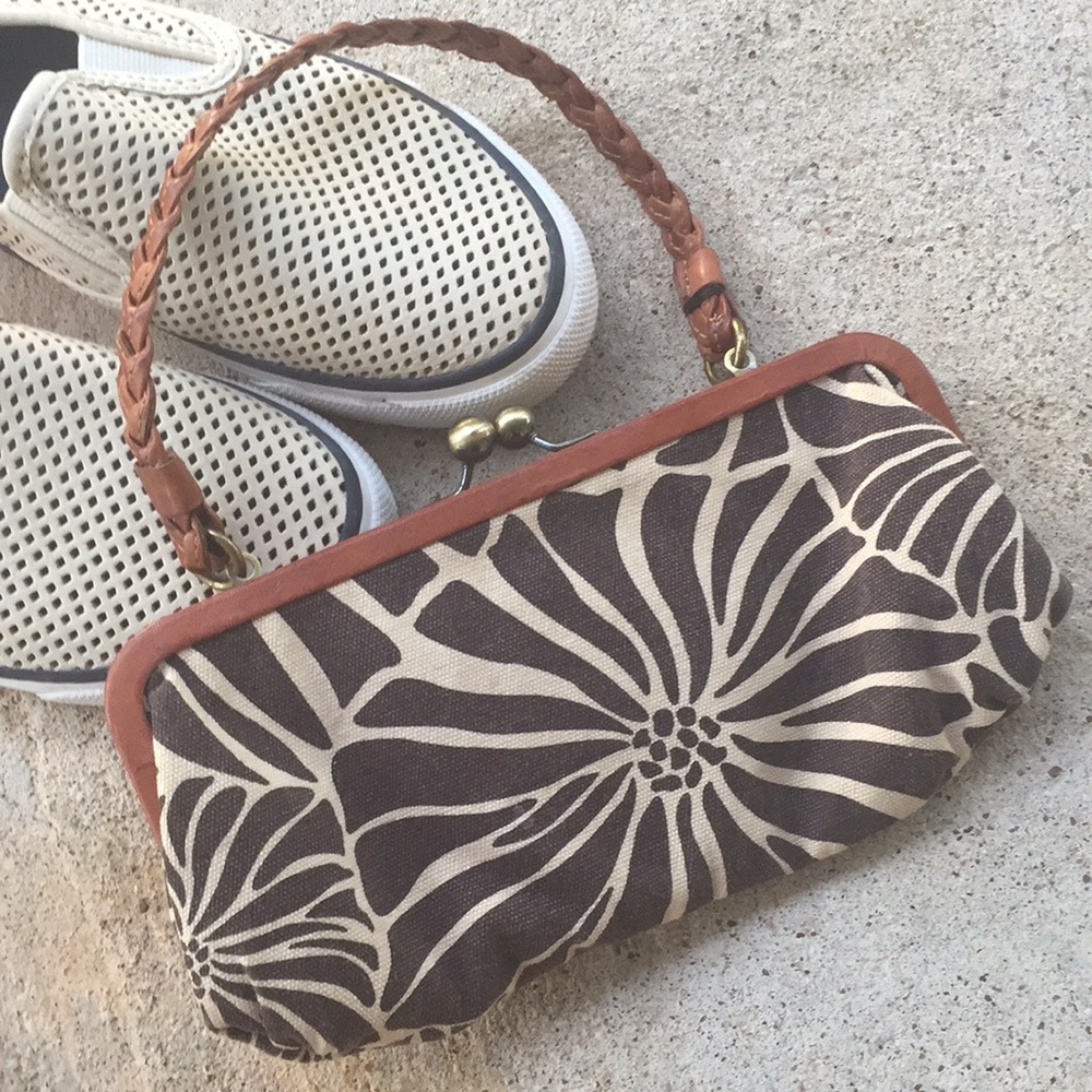 Fossil Clutch